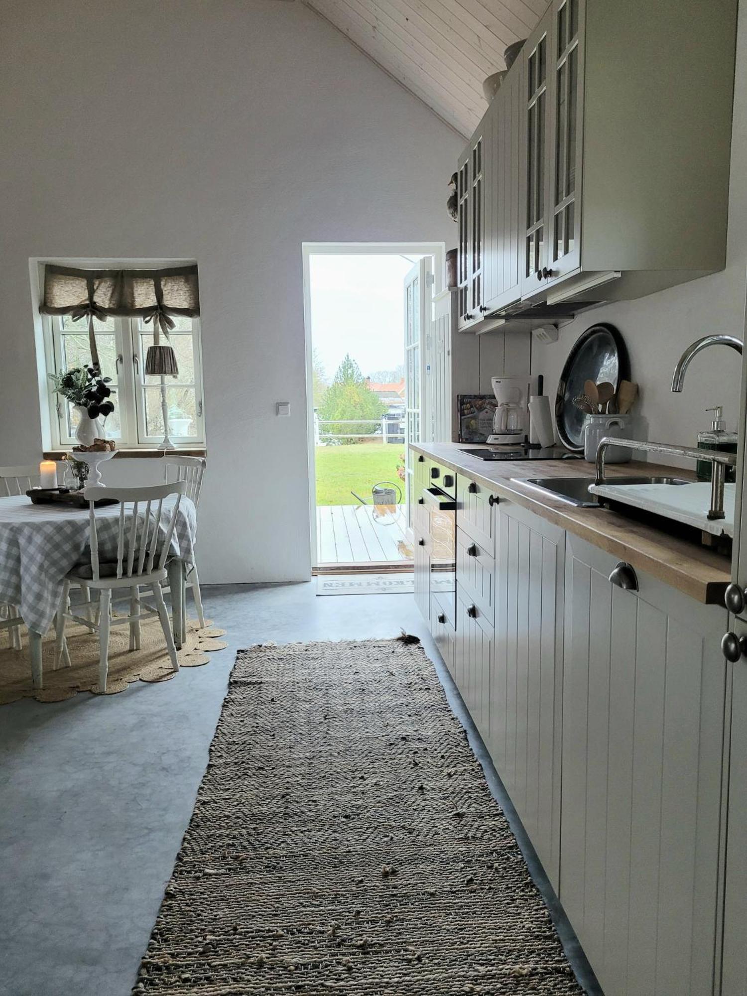 Mysigt Hus I Liten By Naera Havet Ystad Exterior foto